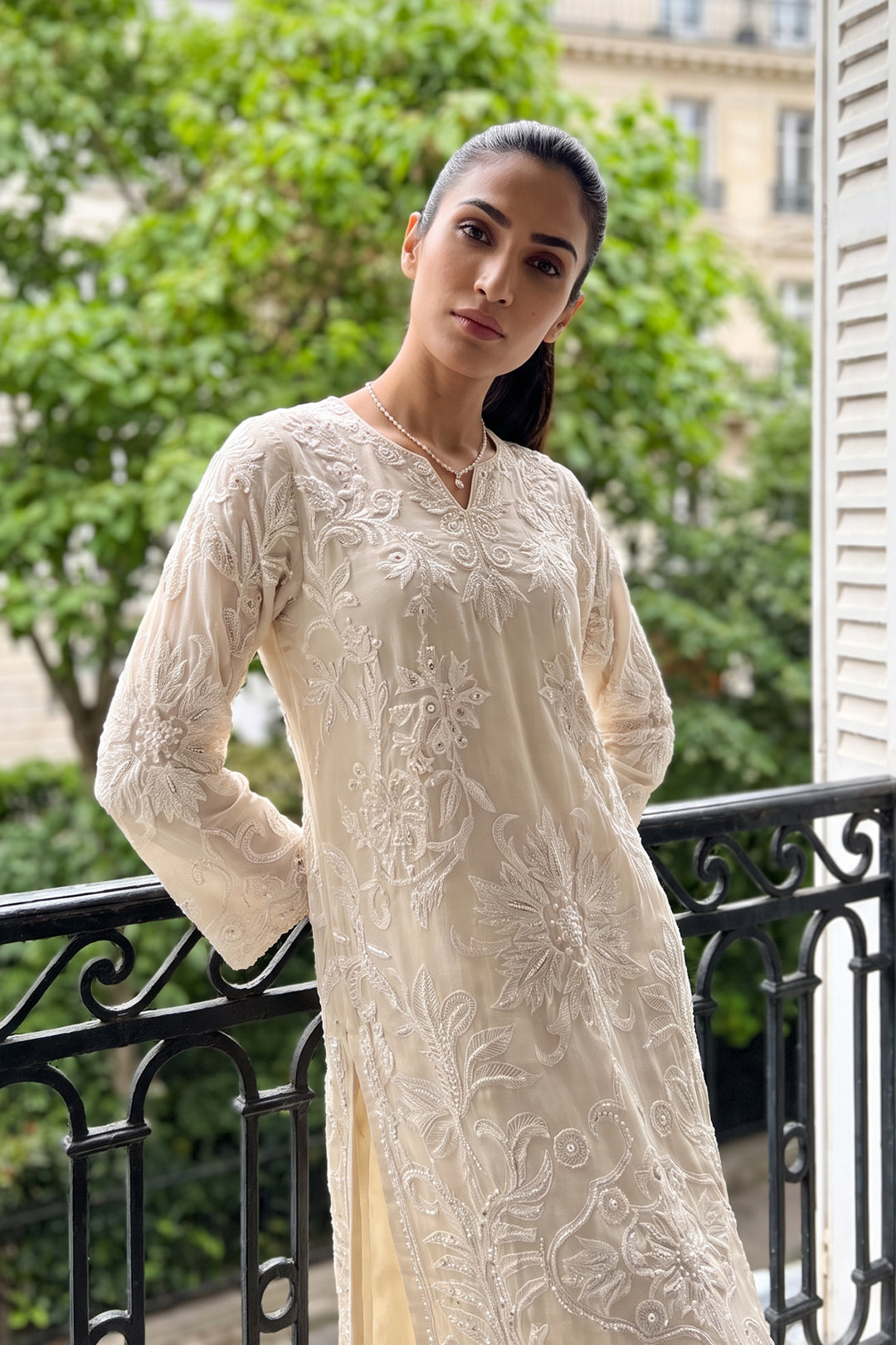 White Suzani Kurta (2Pc)
