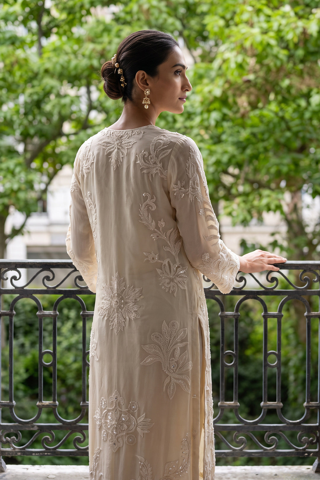 White Suzani Kurta (2Pc)